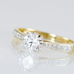 Histoire d'Or Bague Solitaire Hemera Or Jaune Diamant Synthetique