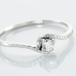 Histoire d'Or Bague Vrille Accompagnee