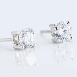 Histoire d'Or Boucles D'oreilles Puces 4 Griffes Or Blanc Diamant Synthetique