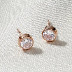 Histoire d'Or Boucles D'oreilles Puces Elda Serti Clos Or Rose Oxyde De Zirconium