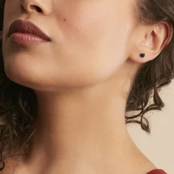 Histoire d'Or Boucles D'oreilles Puces Edy Serti Clos Or Blanc Saphir