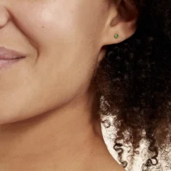 Histoire d'Or Boucles D'oreilles Puces Jardin Serti Griffe Or Jaune Emeraude