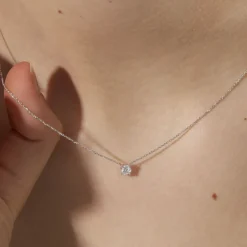 Histoire d'Or Collier Aphrodite Or Blanc Diamant Synthetique