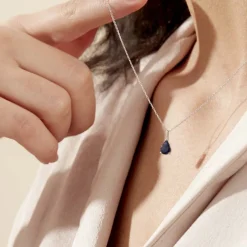 Histoire d'Or Collier Goutte Or Blanc Saphir