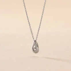 Histoire d'Or Collier Purete Or Blanc Diamant